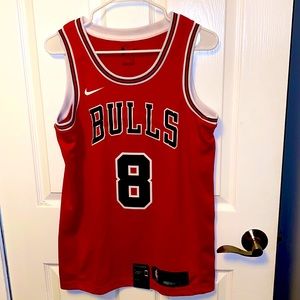 Brand new Bulls Basketball Jersey 🏀